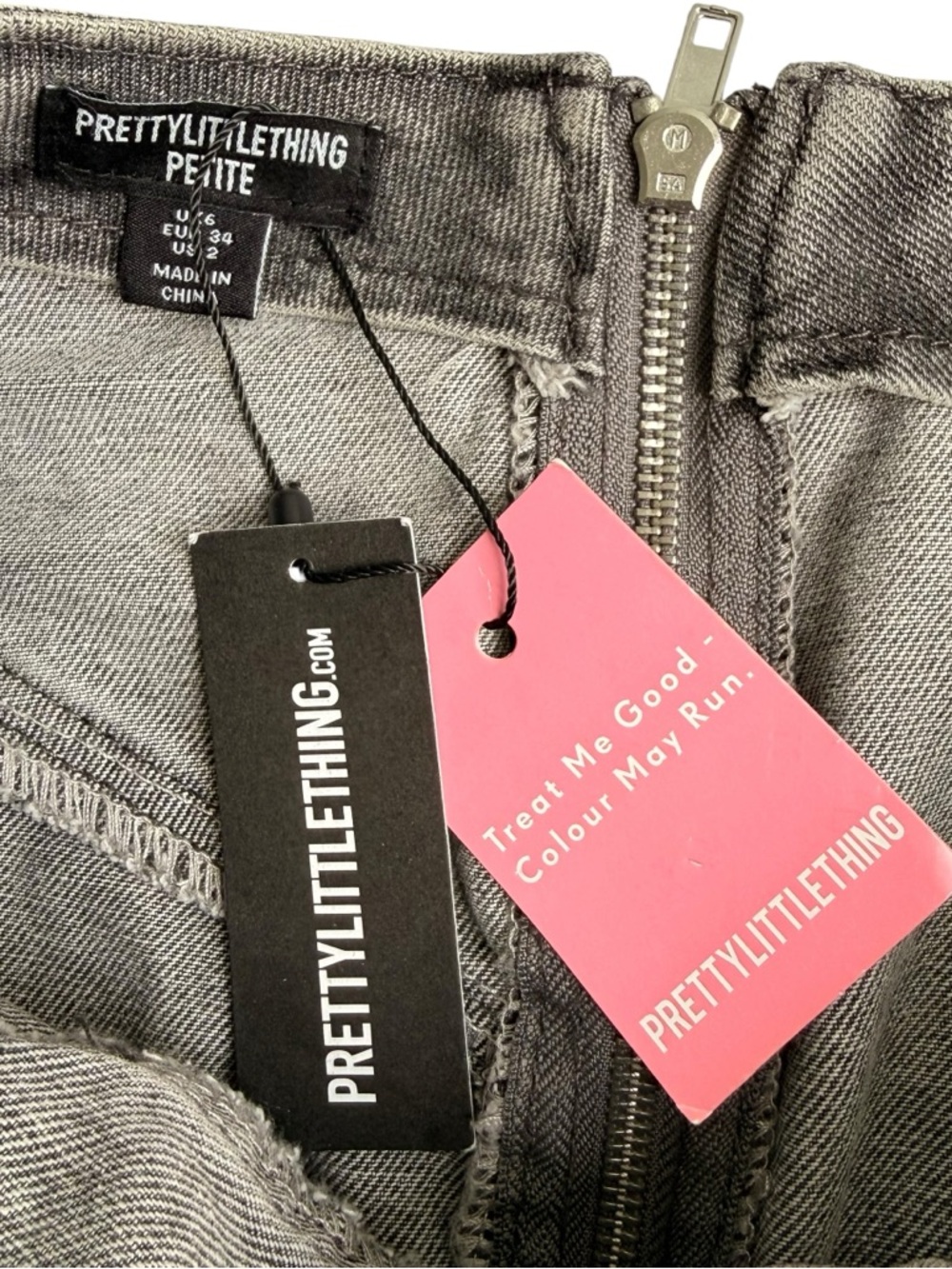 NWT PrettyLittleThing Petite Cargo Pocket Detail Denim Mini Skirt Size US 2 - Picture 7 of 10